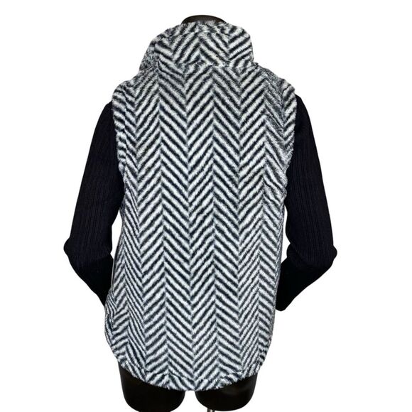 Casual Identity Reversible Faux Fur Vest NWT Women Size Small Animal Print Black - Picture 3 of 7